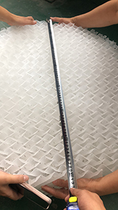 规整填料倾斜方向的辨识方法及在化工工业中的关键作用