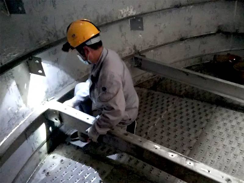 广州塔内件塔盘安装现场