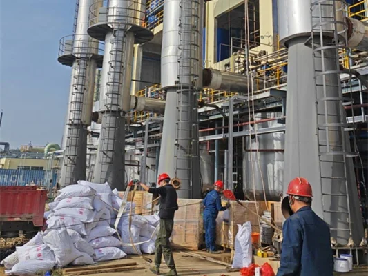 精馏塔填料安装现场