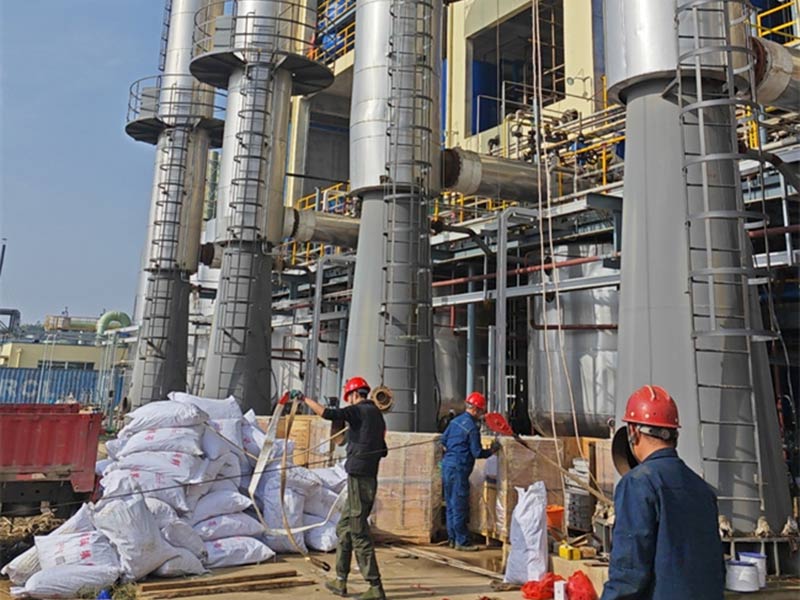 精馏塔填料安装现场