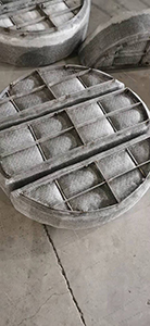 上装式丝网除沫器在化工分离过程中的结构设计与工程实践