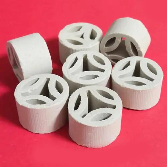 陶瓷散堆填料在中小型回收塔填充中的应用与易更换优势