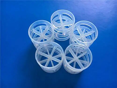 塑料鲍尔环填料批发供应详解:污水处理塔专用填料的关键作用与性能