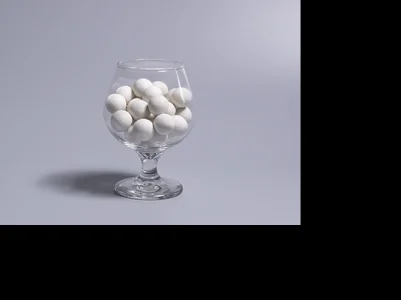氧化铝陶瓷球的特性及作为低磨损高硬度研磨介质的优势