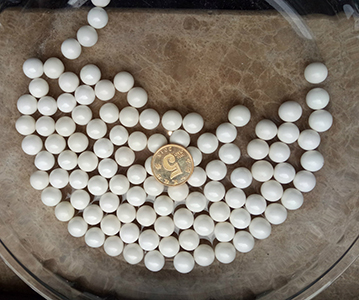 高铝研磨珠在锂电池正负极材料研磨中的关键作用与应用