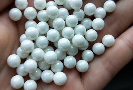 高致密高铝研磨珠在陶瓷浆料研磨中的应用与性能