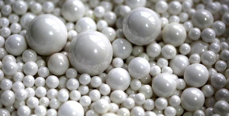 耐酸碱氧化锆球在强腐蚀环境物料研磨中的关键应用