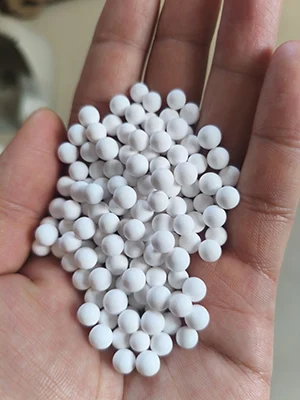 99.99%氧化铝研磨球 医药原料超细研磨陶瓷珠