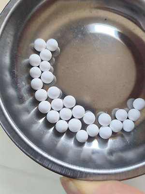 高纯99.99%氧化铝研磨球 光学玻璃超细研磨陶瓷珠