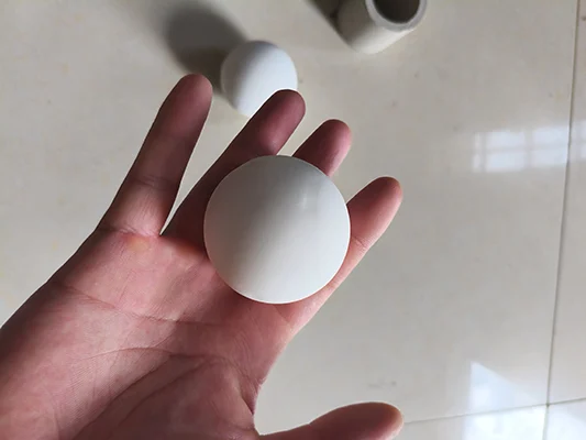 生物化工反应塔氧化铝瓷球 耐腐惰性支撑陶瓷球