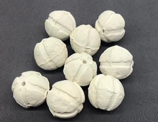 多层级配开孔瓷球 大型炼化装置分层装填多孔瓷球填料