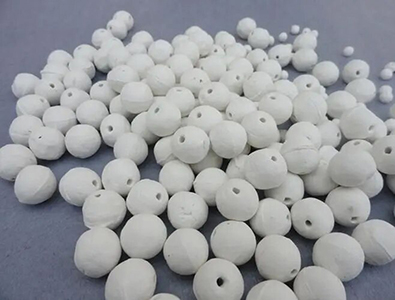 φ3-75mm开孔瓷球 石化反应塔多孔氧化铝填料现货
